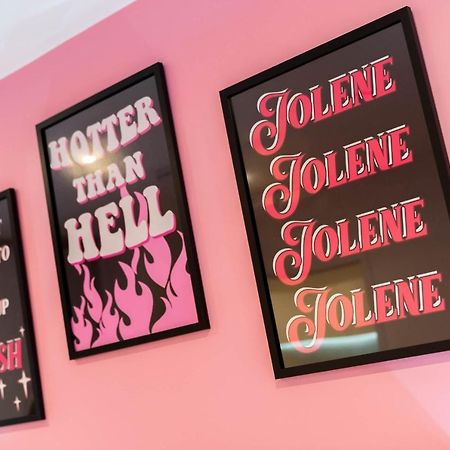 Maevela Apartments ☆ Pink Luxury Apartment With Balcony - Birmingham City Centre - 5 Min Walk From Bullring, Cube, Mailbox, New Street Station - Free Netflix & Wifi Zewnętrze zdjęcie