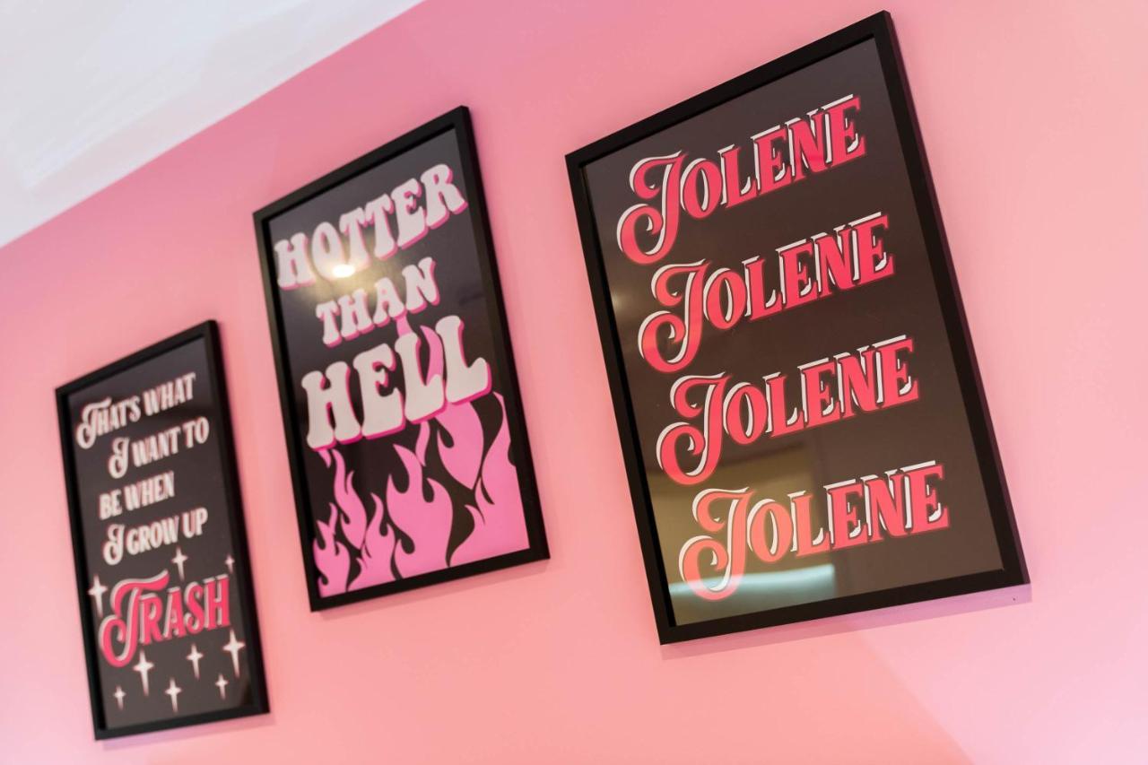 Maevela Apartments ☆ Pink Luxury Apartment With Balcony - Birmingham City Centre - 5 Min Walk From Bullring, Cube, Mailbox, New Street Station - Free Netflix & Wifi Zewnętrze zdjęcie