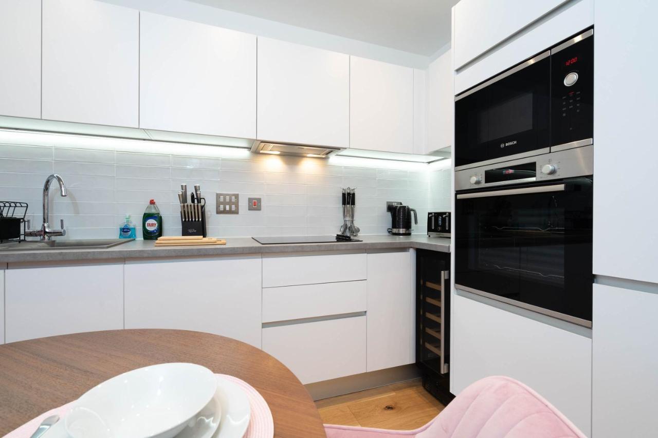 Maevela Apartments ☆ Pink Luxury Apartment With Balcony - Birmingham City Centre - 5 Min Walk From Bullring, Cube, Mailbox, New Street Station - Free Netflix & Wifi Zewnętrze zdjęcie