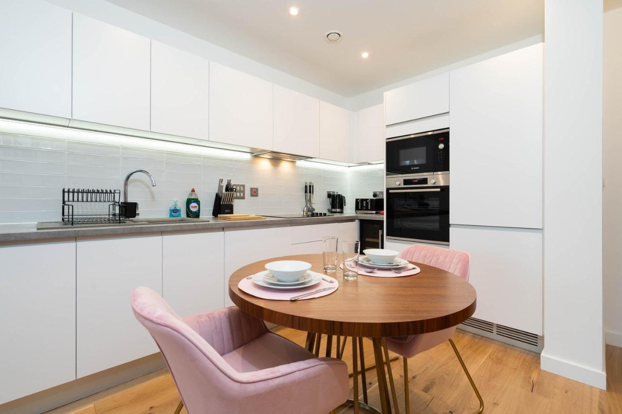 Maevela Apartments ☆ Pink Luxury Apartment With Balcony - Birmingham City Centre - 5 Min Walk From Bullring, Cube, Mailbox, New Street Station - Free Netflix & Wifi Zewnętrze zdjęcie
