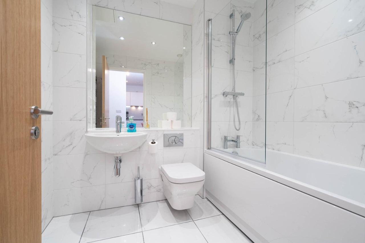 Maevela Apartments ☆ Pink Luxury Apartment With Balcony - Birmingham City Centre - 5 Min Walk From Bullring, Cube, Mailbox, New Street Station - Free Netflix & Wifi Zewnętrze zdjęcie