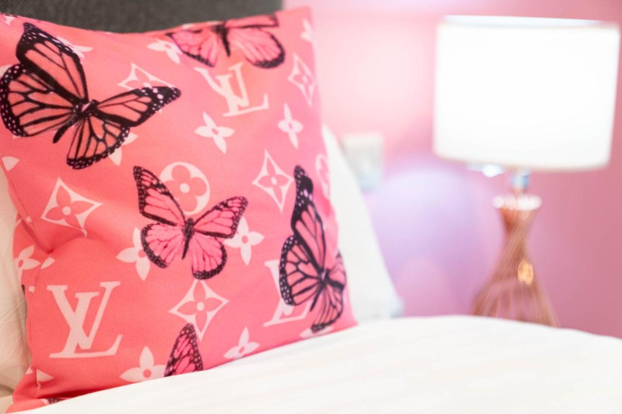 Maevela Apartments ☆ Pink Luxury Apartment With Balcony - Birmingham City Centre - 5 Min Walk From Bullring, Cube, Mailbox, New Street Station - Free Netflix & Wifi Zewnętrze zdjęcie