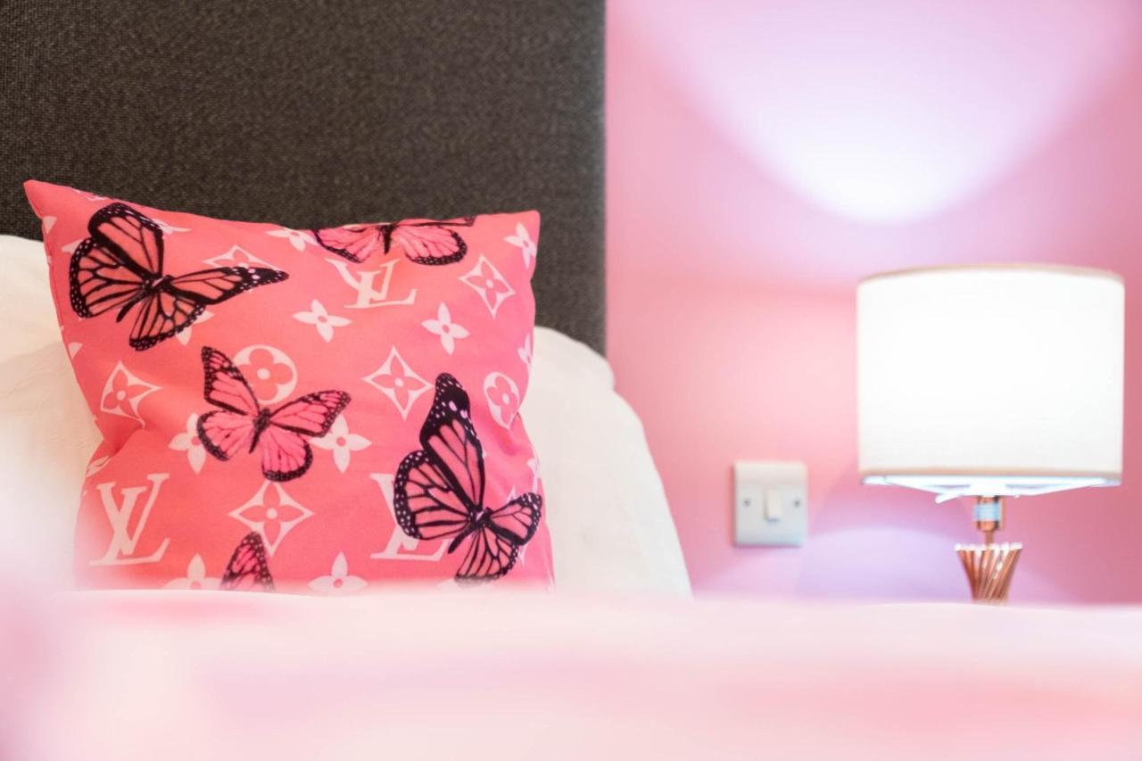 Maevela Apartments ☆ Pink Luxury Apartment With Balcony - Birmingham City Centre - 5 Min Walk From Bullring, Cube, Mailbox, New Street Station - Free Netflix & Wifi Zewnętrze zdjęcie