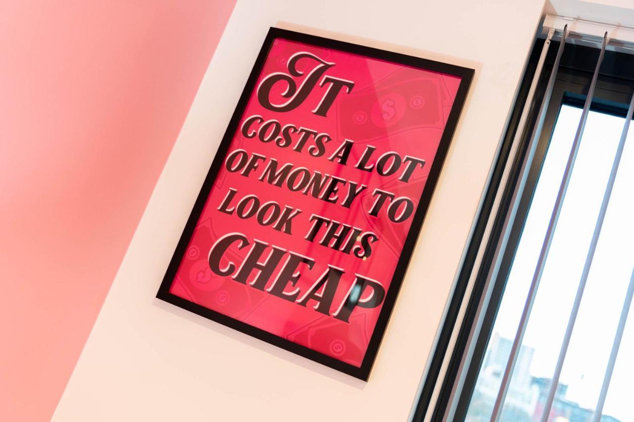 Maevela Apartments ☆ Pink Luxury Apartment With Balcony - Birmingham City Centre - 5 Min Walk From Bullring, Cube, Mailbox, New Street Station - Free Netflix & Wifi Zewnętrze zdjęcie