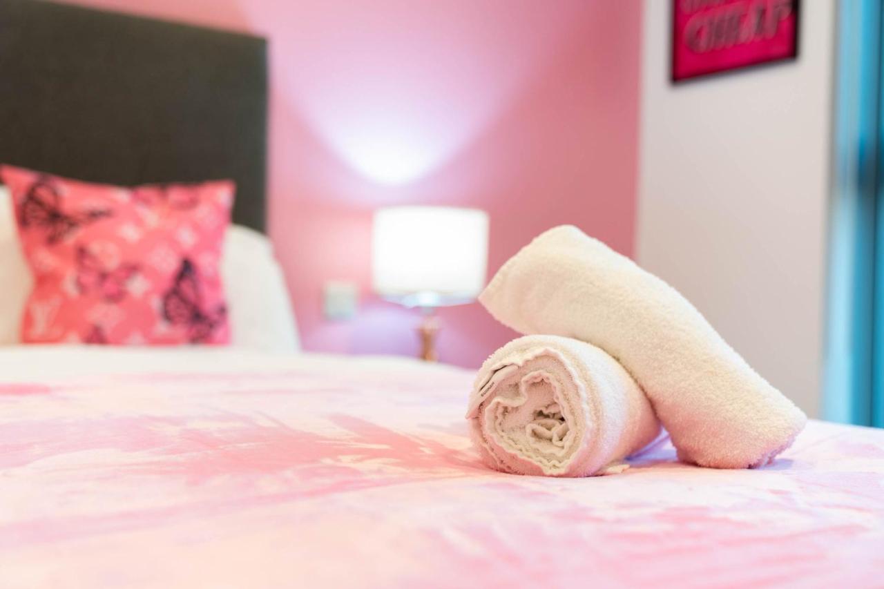 Maevela Apartments ☆ Pink Luxury Apartment With Balcony - Birmingham City Centre - 5 Min Walk From Bullring, Cube, Mailbox, New Street Station - Free Netflix & Wifi Zewnętrze zdjęcie